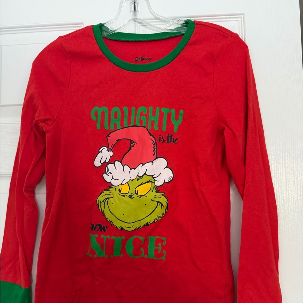 Red Grinch women’s medium Long Sleeve pajama set never worn tag off but not worn